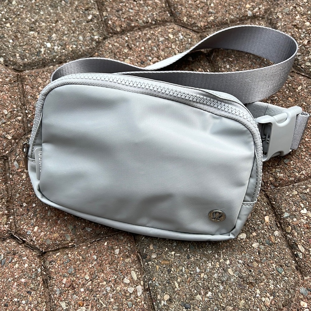 Lululemon Everywhere Belt Bag